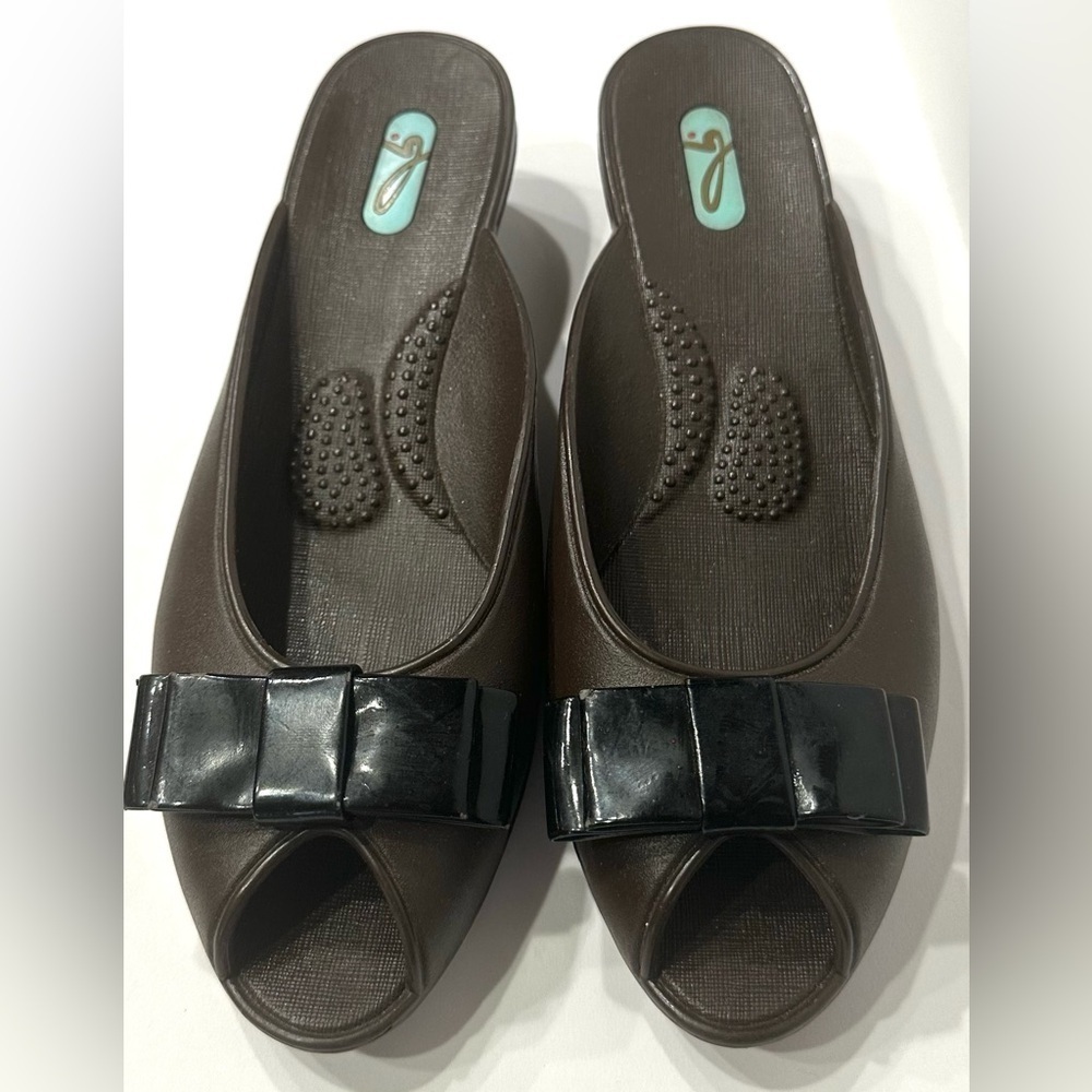 Oka B Black Bow Slip On Peep Toe Brown Sandals Rubber Mules Size Medium